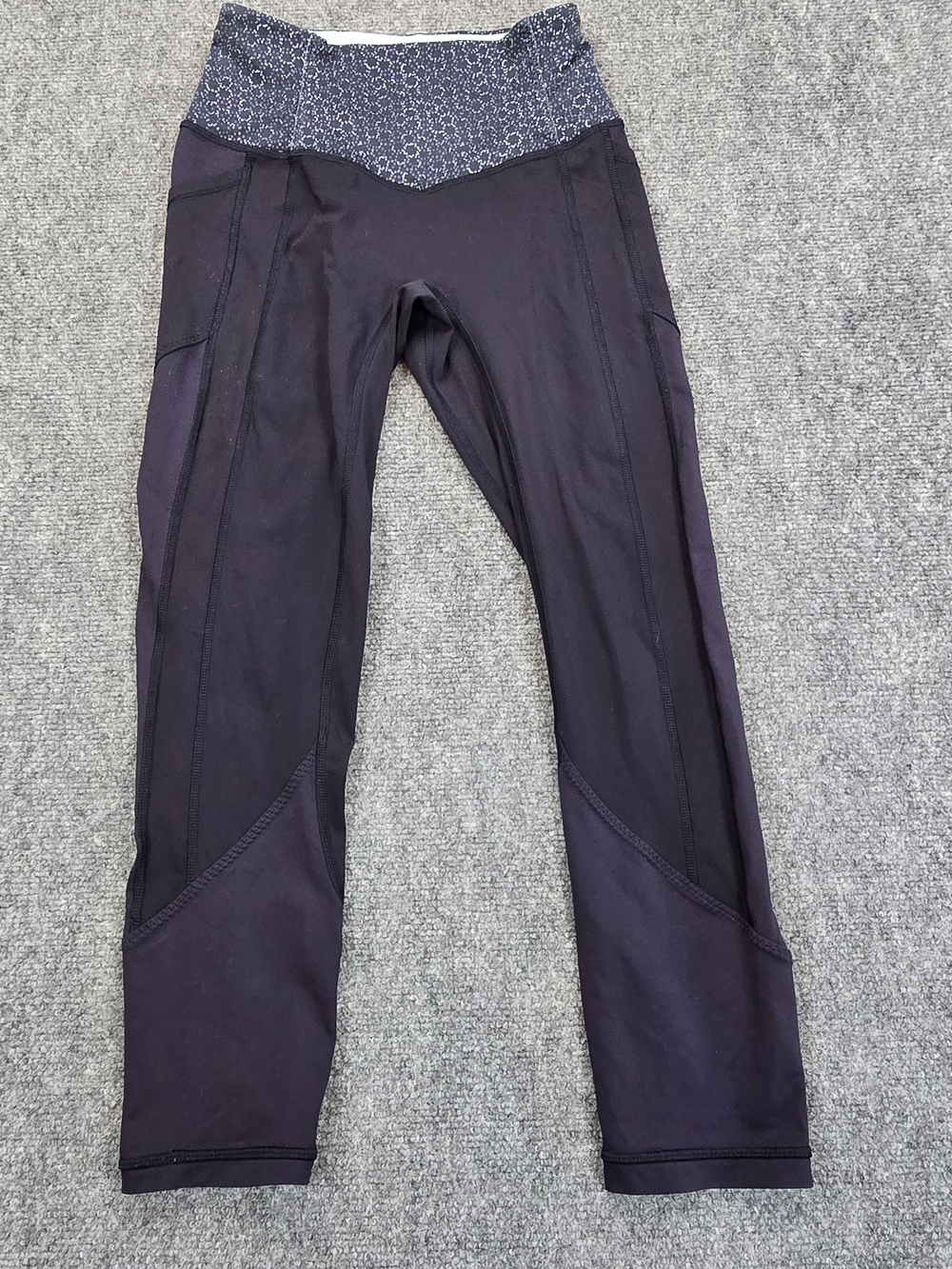 Lululemon Womens Leggings Size 4 Black High Rise 23" Crop Pattern Waist Yoga